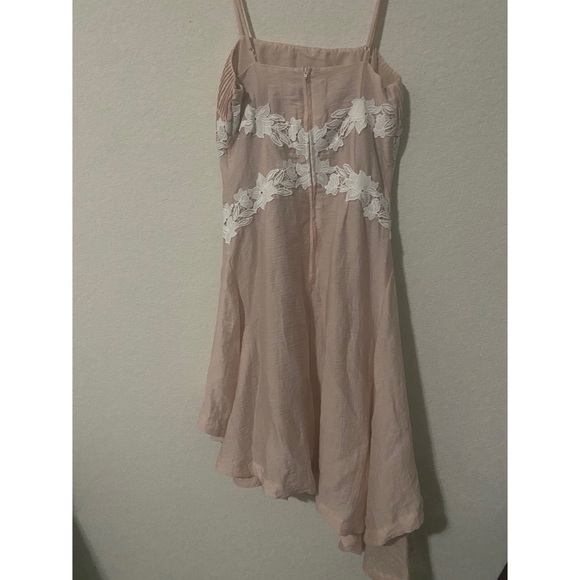 KEEPSAKE ALL MINE MIDI APPLIQUÉ FLORAL ASYMMETRICAL DRESS SHELL BLUSH NUDE SZ M - Picture 3 of 16